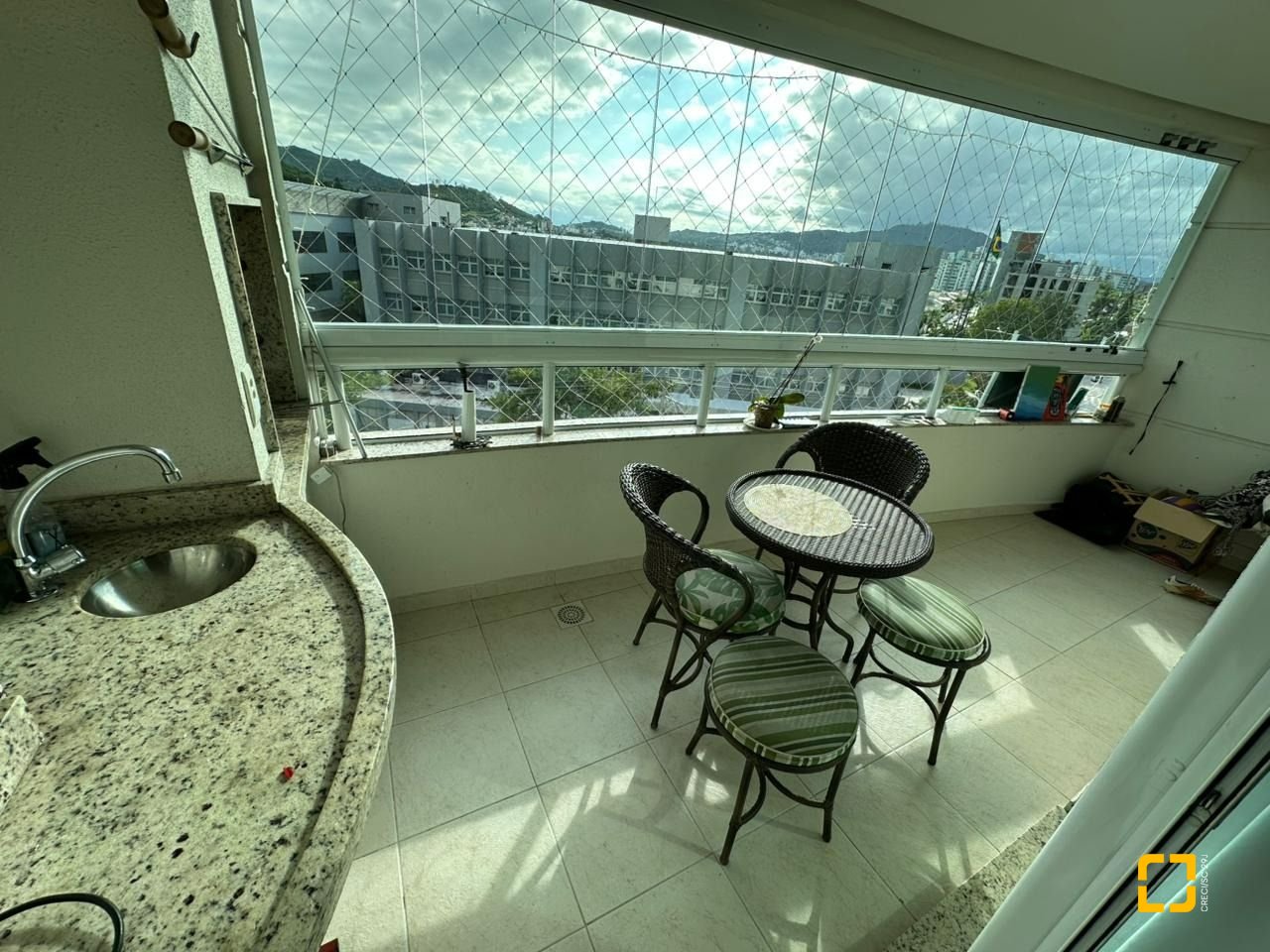 Apartamento com 94m², 4 quartos (sendo 1 suíte), 2 garagens, no bairro Itacorubi em Florianópolis