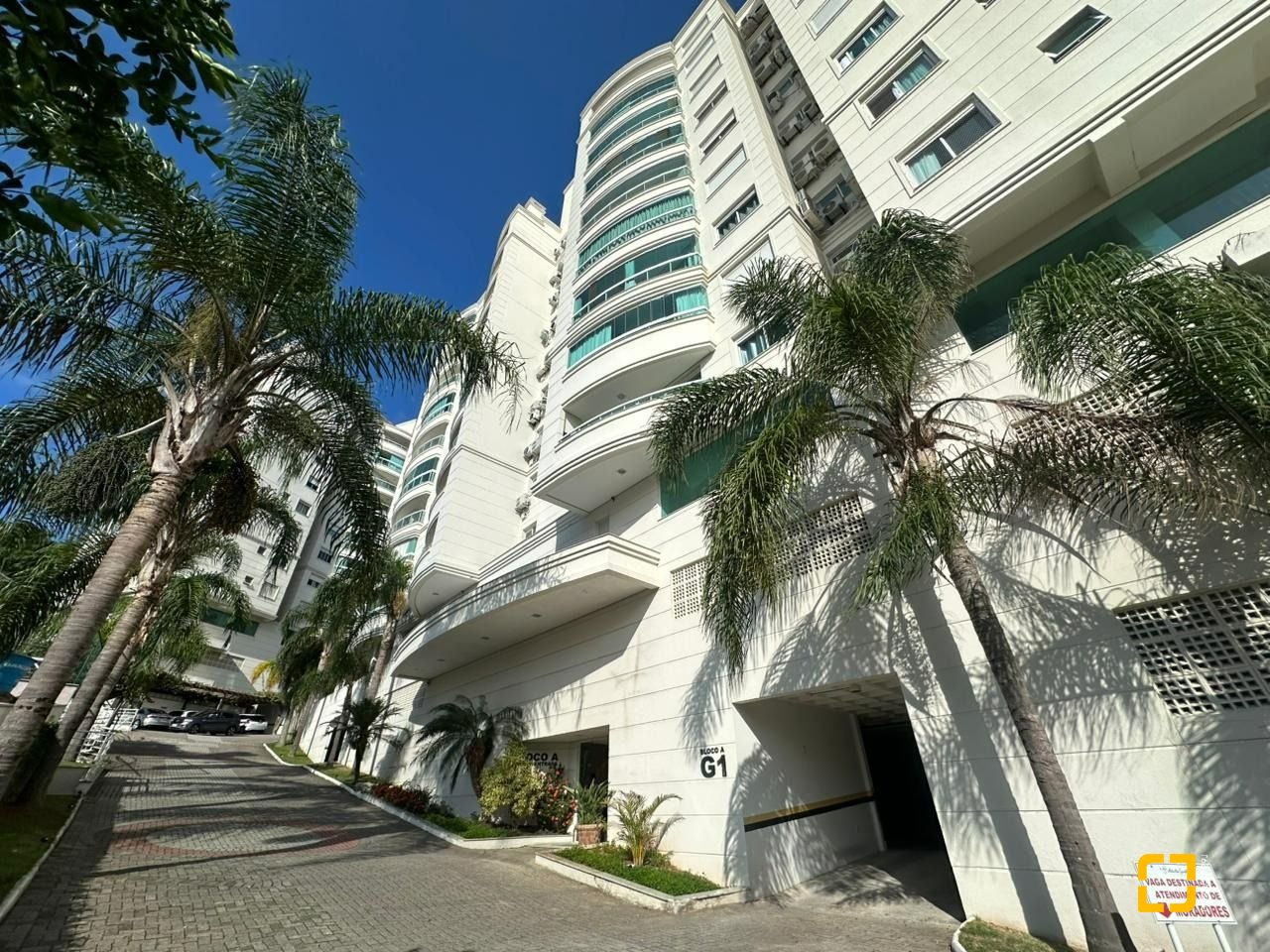 Apartamento com 94m², 4 quartos (sendo 1 suíte), 2 garagens, no bairro Itacorubi em Florianópolis