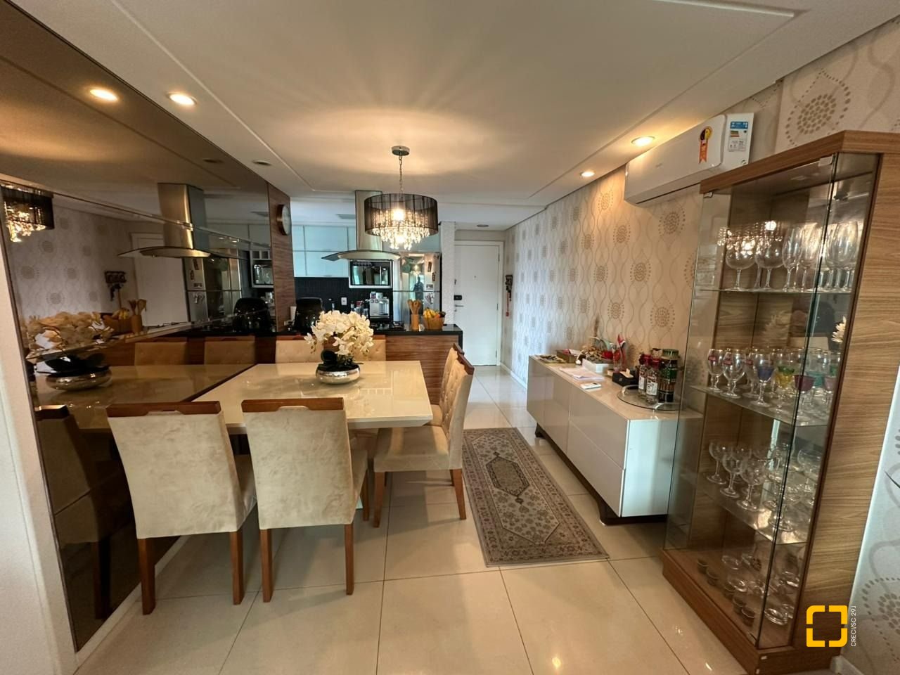 Apartamento com 94m², 4 quartos (sendo 1 suíte), 2 garagens, no bairro Itacorubi em Florianópolis