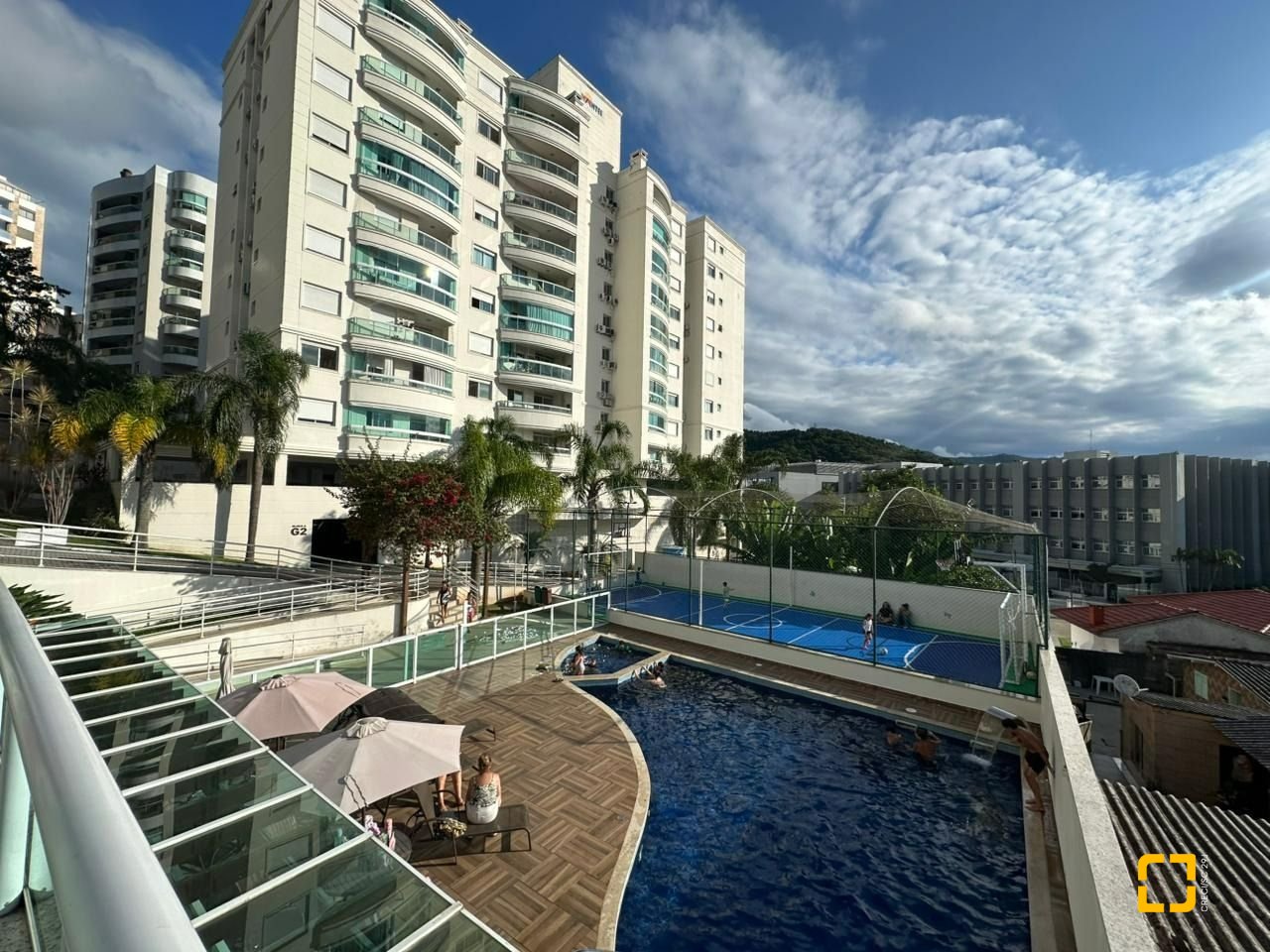 Apartamento com 94m², 3 quartos (sendo 1 suíte), 2 garagens, no bairro Itacorubi em Florianópolis