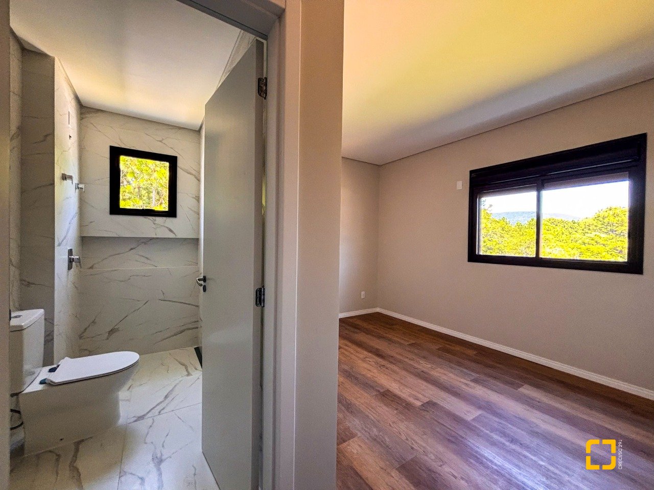 Casa com 153m², 6 quartos (sendo 3 suítes), 2 garagens, no bairro Rio Vermelho em Florianópolis