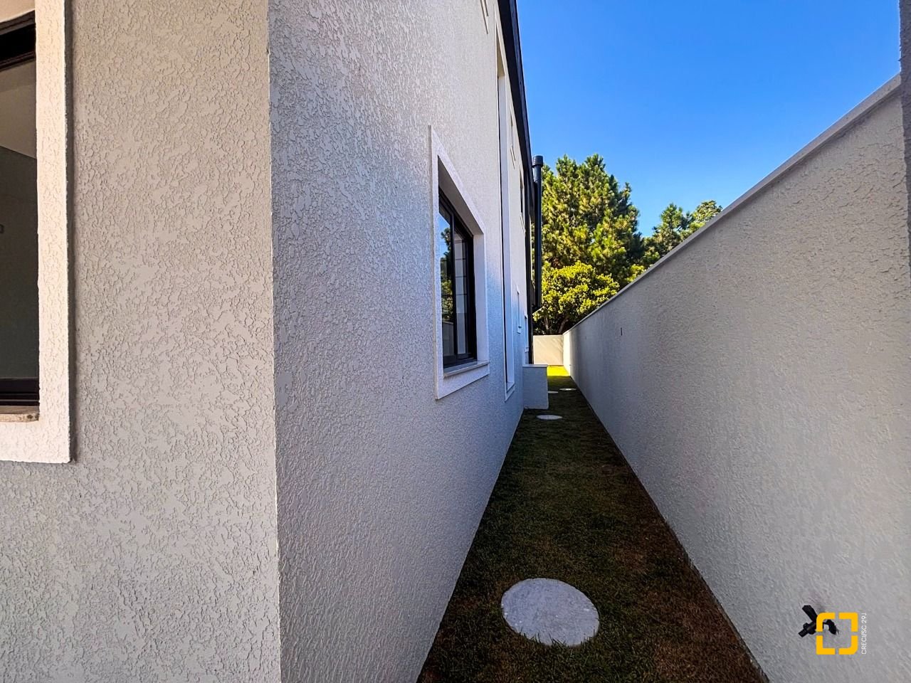 Casa com 153m², 6 quartos (sendo 3 suítes), 2 garagens, no bairro Rio Vermelho em Florianópolis