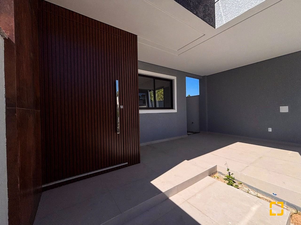 Casa com 153m², 6 quartos (sendo 3 suítes), 2 garagens, no bairro Rio Vermelho em Florianópolis