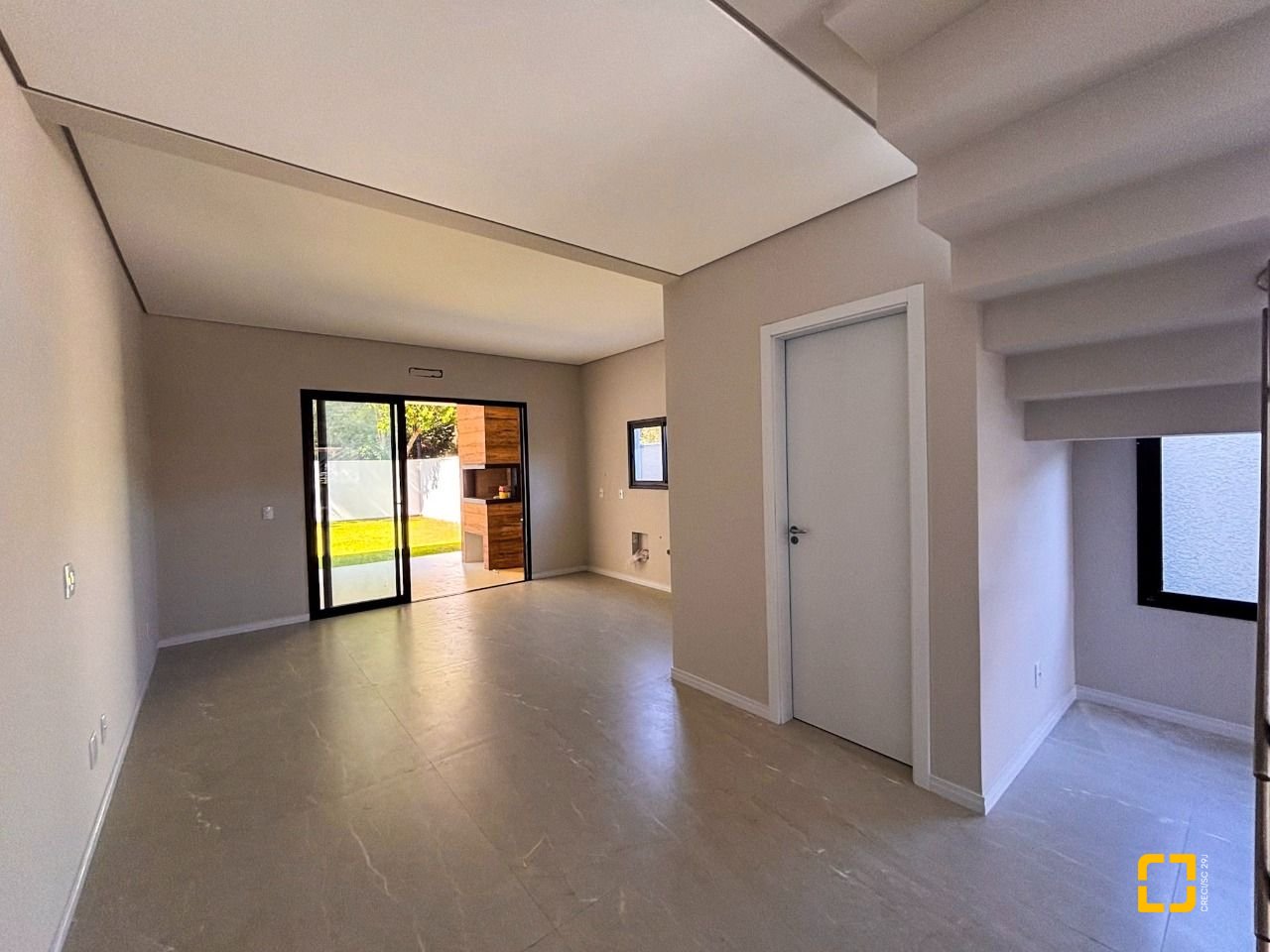 Casa com 153m², 6 quartos (sendo 3 suítes), 2 garagens, no bairro Rio Vermelho em Florianópolis