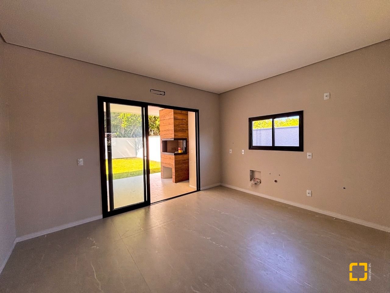 Casa com 153m², 6 quartos (sendo 3 suítes), 2 garagens, no bairro Rio Vermelho em Florianópolis