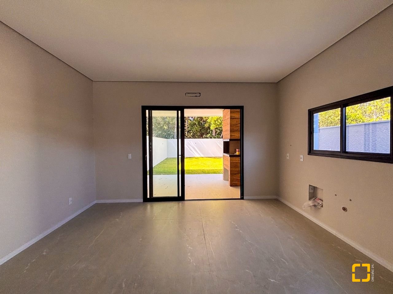 Casa com 153m², 6 quartos (sendo 3 suítes), 2 garagens, no bairro Rio Vermelho em Florianópolis