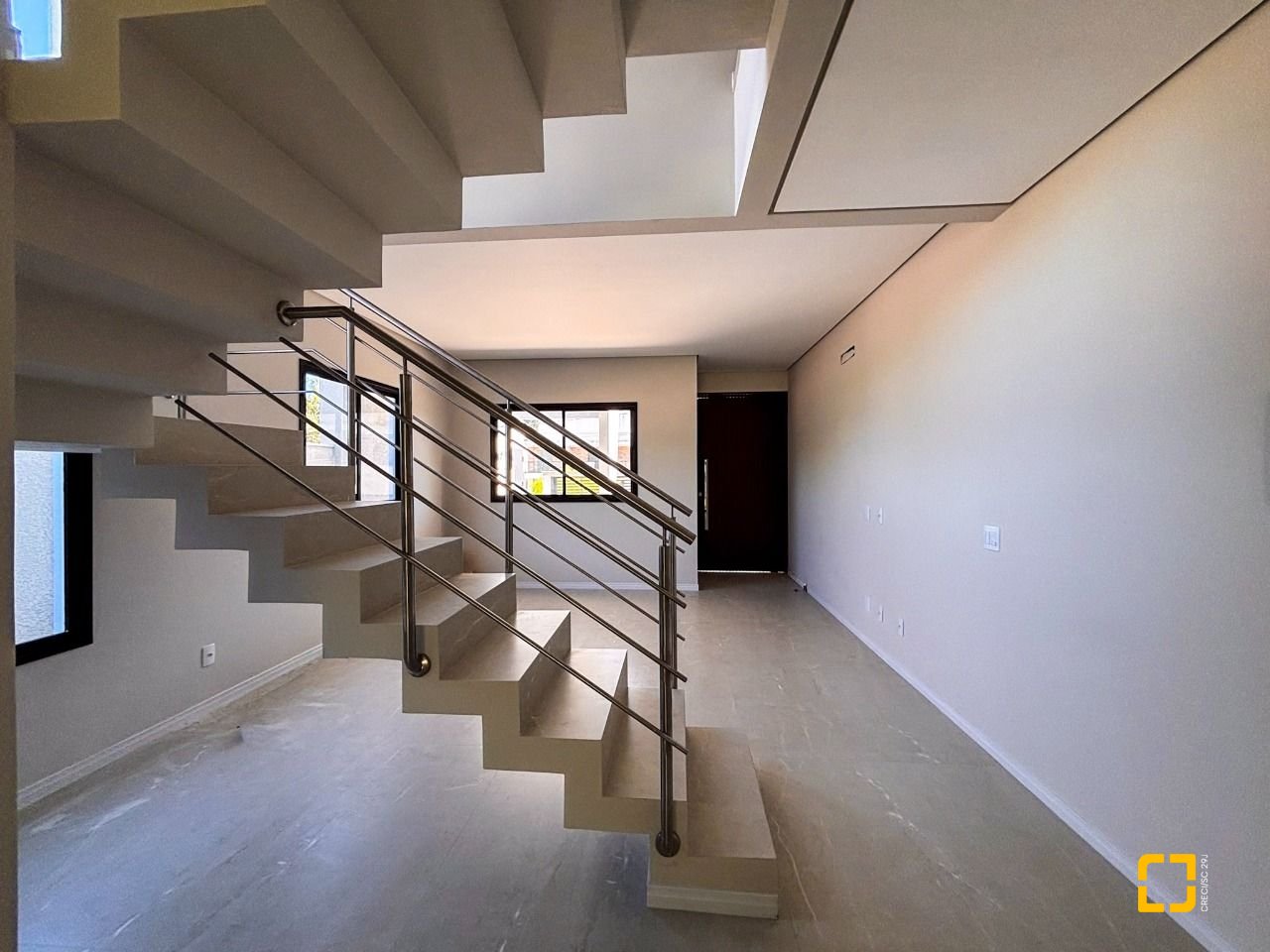 Casa com 153m², 6 quartos (sendo 3 suítes), 2 garagens, no bairro Rio Vermelho em Florianópolis