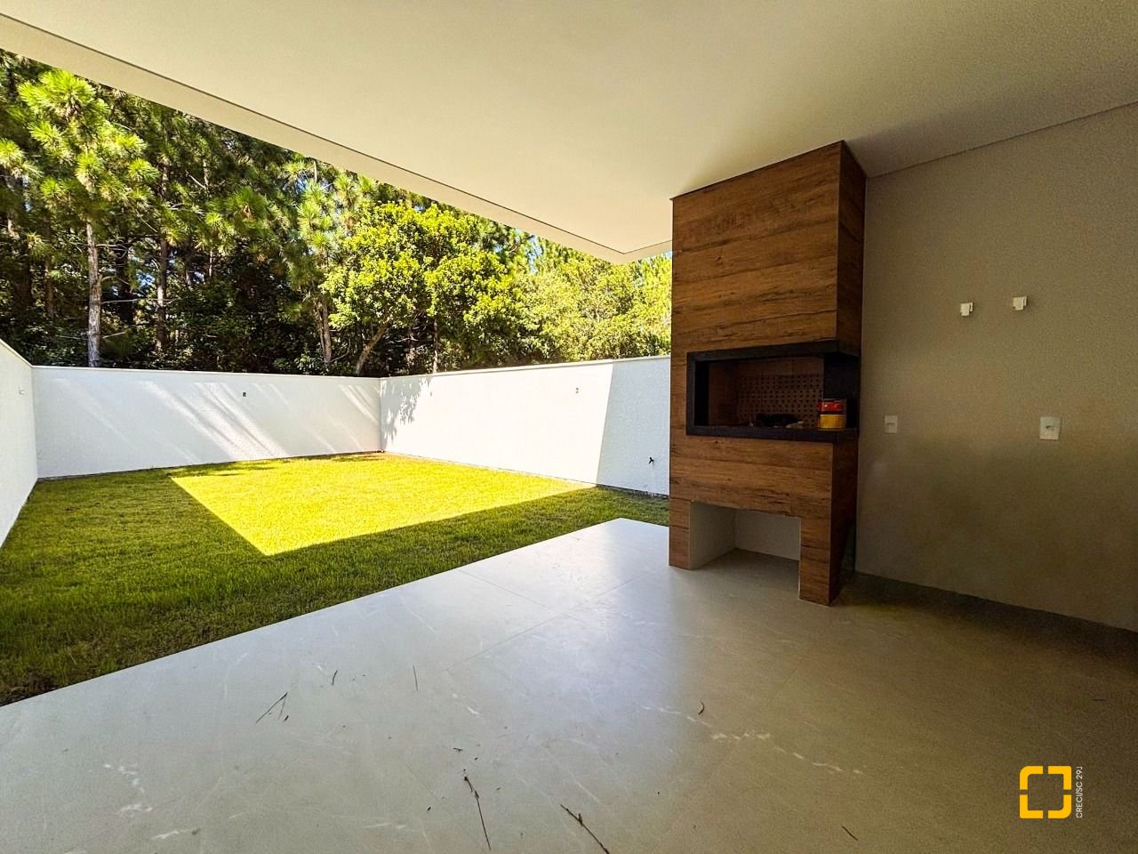 Casa com 153m², 6 quartos (sendo 3 suítes), 2 garagens, no bairro Rio Vermelho em Florianópolis