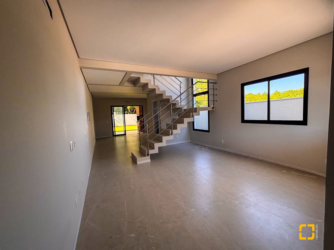 Casa com 153m², 6 quartos (sendo 3 suítes), 2 garagens, no bairro Rio Vermelho em Florianópolis