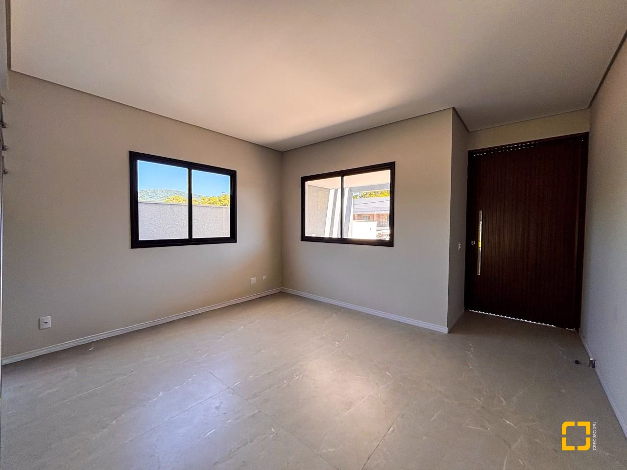 Casa com 153m², 6 quartos (sendo 3 suítes), 2 garagens, no bairro Rio Vermelho em Florianópolis