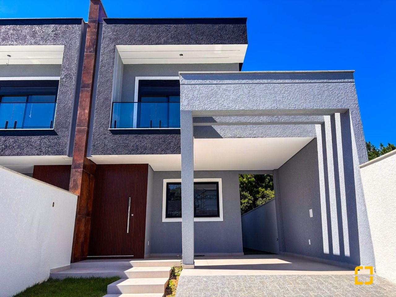 Casa com 153m², 6 quartos (sendo 3 suítes), 2 garagens, no bairro Rio Vermelho em Florianópolis