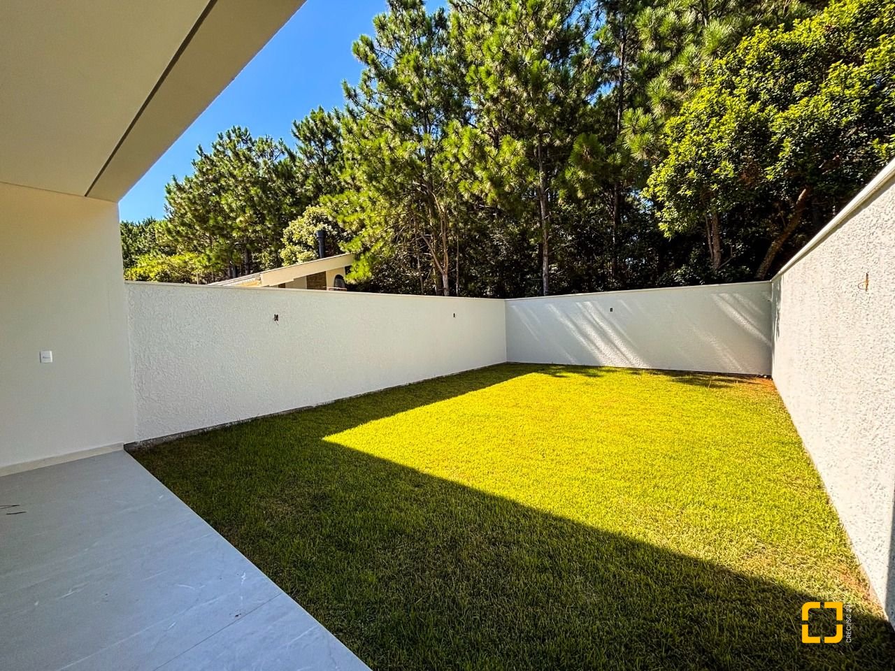 Casa com 153m², 6 quartos (sendo 3 suítes), 2 garagens, no bairro Rio Vermelho em Florianópolis