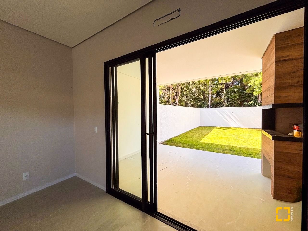 Casa com 153m², 6 quartos (sendo 3 suítes), 2 garagens, no bairro Rio Vermelho em Florianópolis