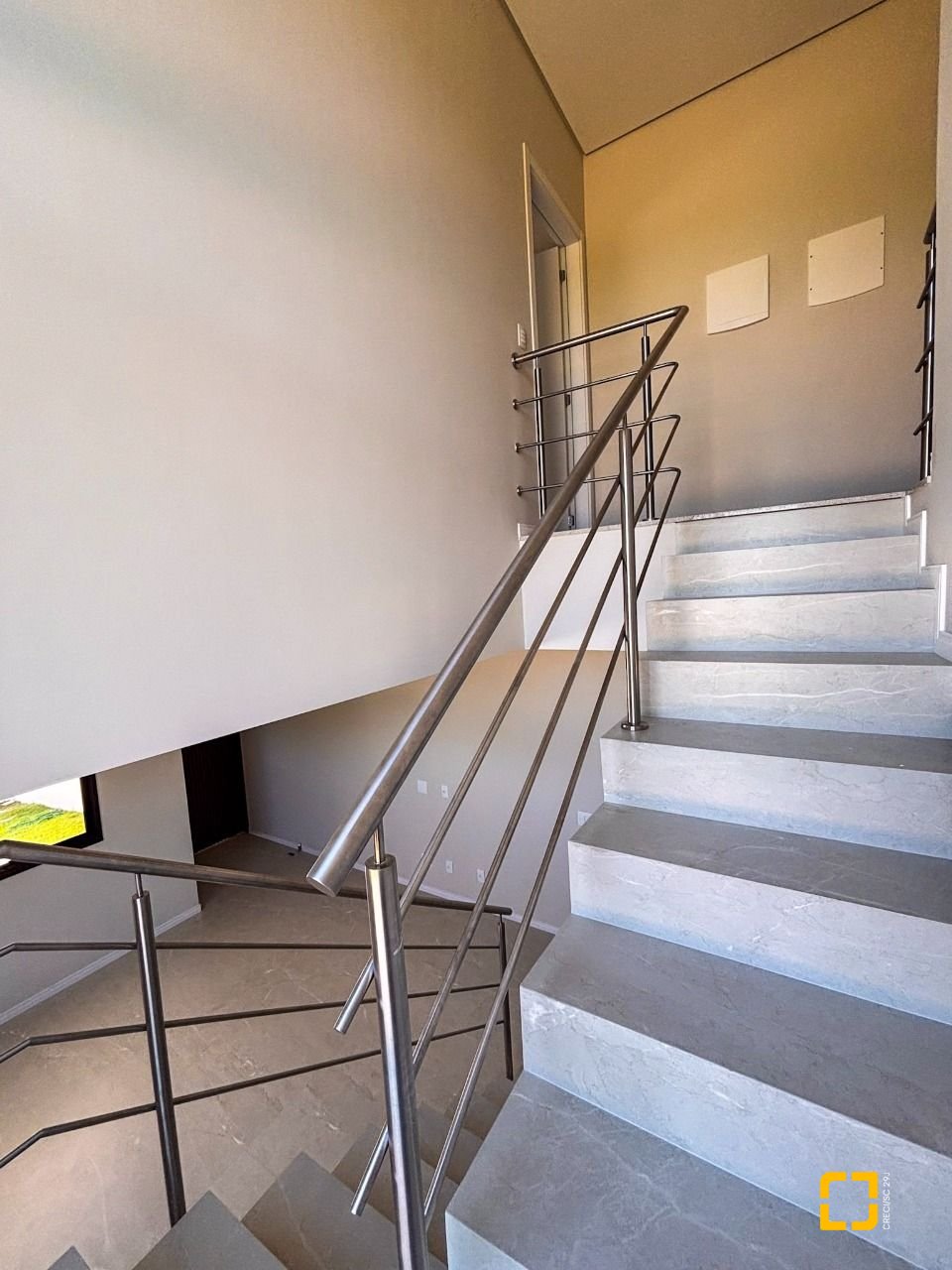 Casa com 153m², 6 quartos (sendo 3 suítes), 2 garagens, no bairro Rio Vermelho em Florianópolis