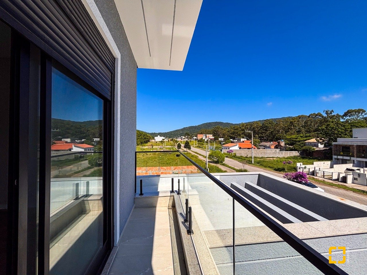 Casa com 153m², 6 quartos (sendo 3 suítes), 2 garagens, no bairro Rio Vermelho em Florianópolis