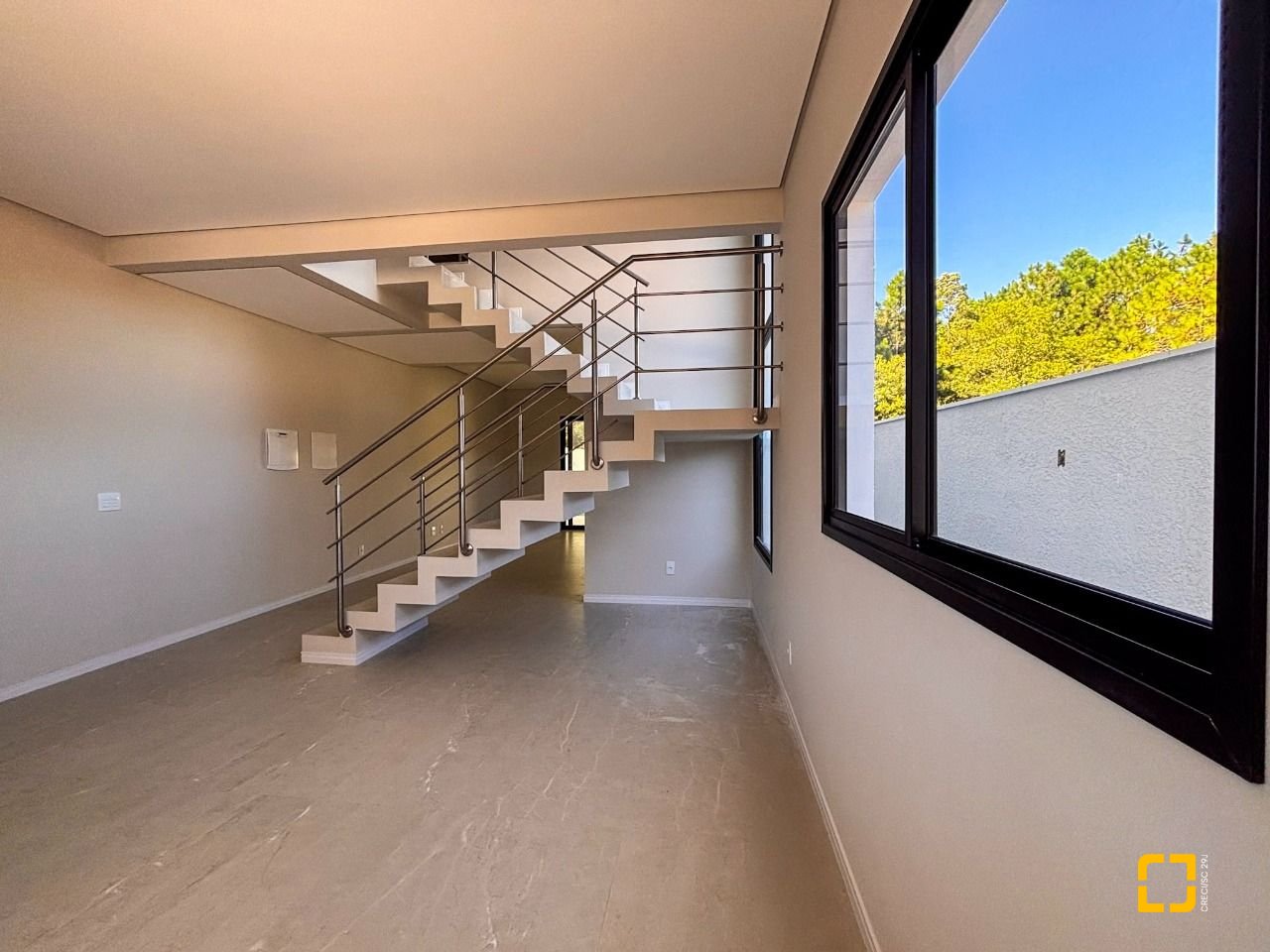 Casa com 153m², 6 quartos (sendo 3 suítes), 2 garagens, no bairro Rio Vermelho em Florianópolis