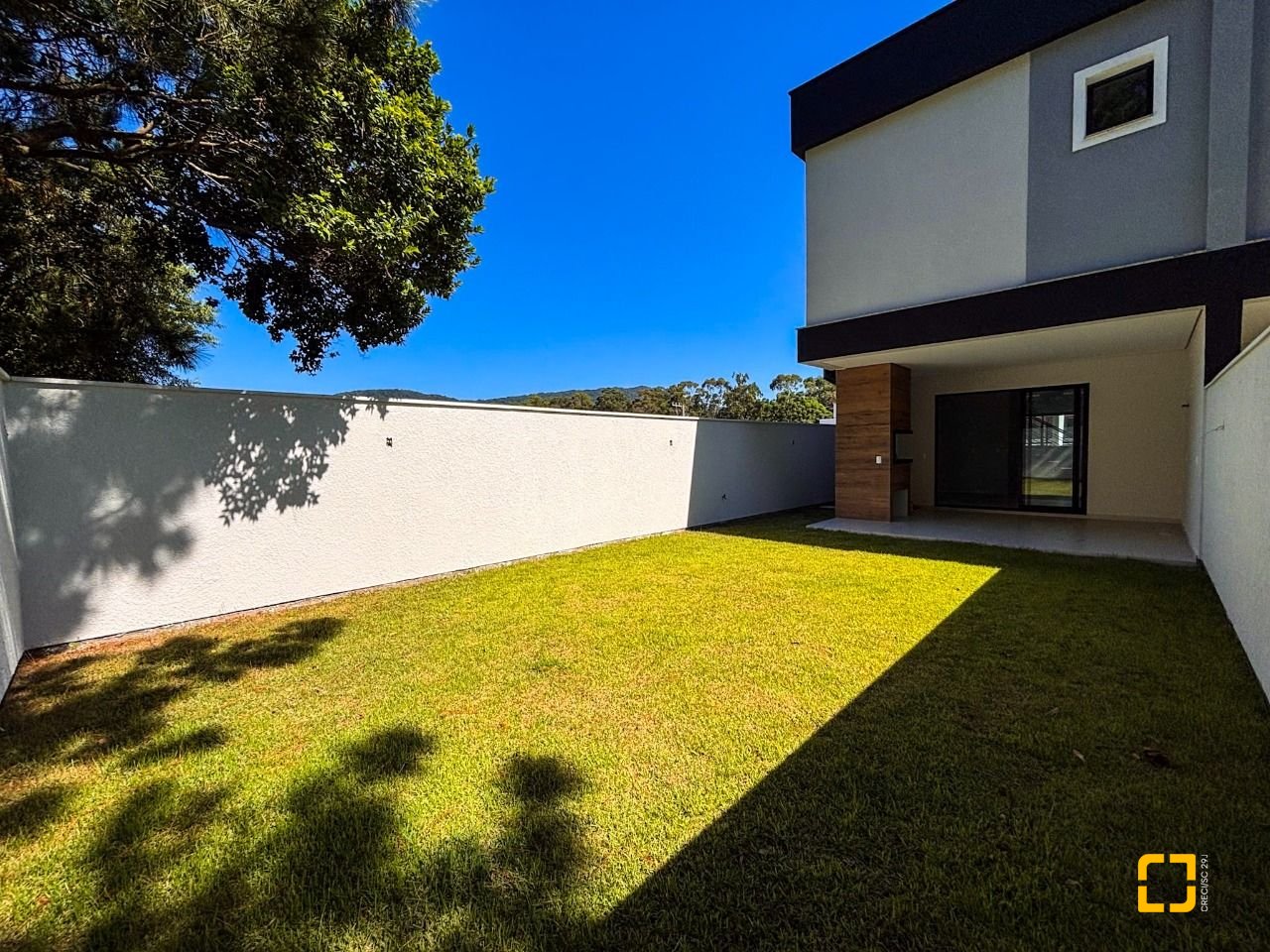 Casa com 153m², 6 quartos (sendo 3 suítes), 2 garagens, no bairro Rio Vermelho em Florianópolis
