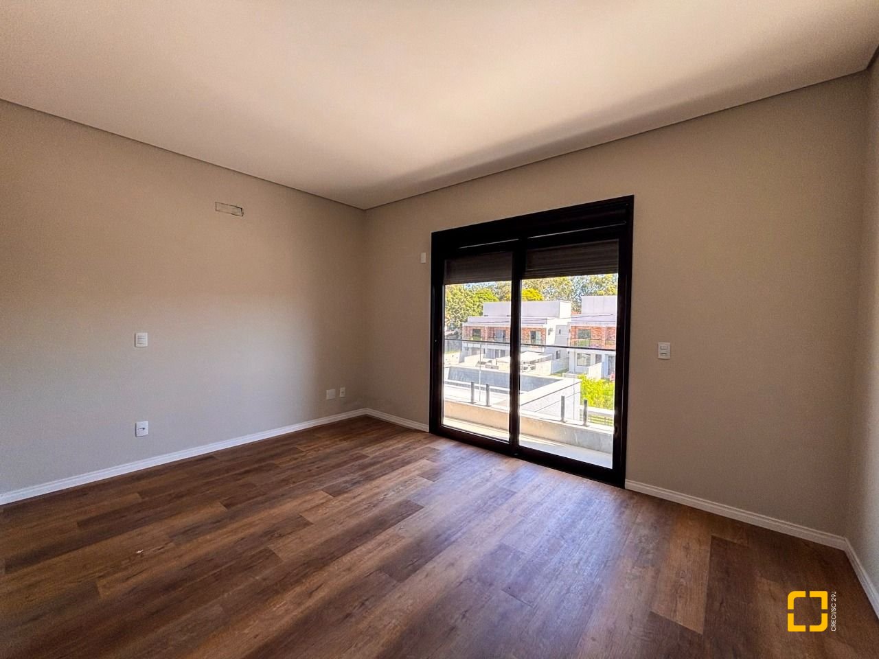 Casa com 153m², 6 quartos (sendo 3 suítes), 2 garagens, no bairro Rio Vermelho em Florianópolis
