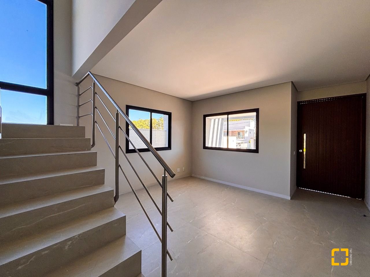 Casa com 153m², 6 quartos (sendo 3 suítes), 2 garagens, no bairro Rio Vermelho em Florianópolis