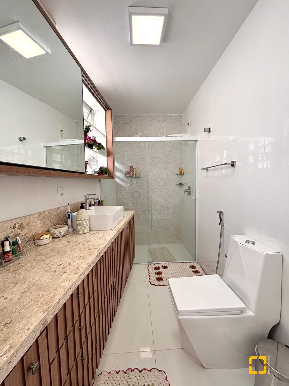 Apartamento com 202m², 7 quartos (sendo 3 suítes), 2 garagens, no bairro Centro em Florianópolis