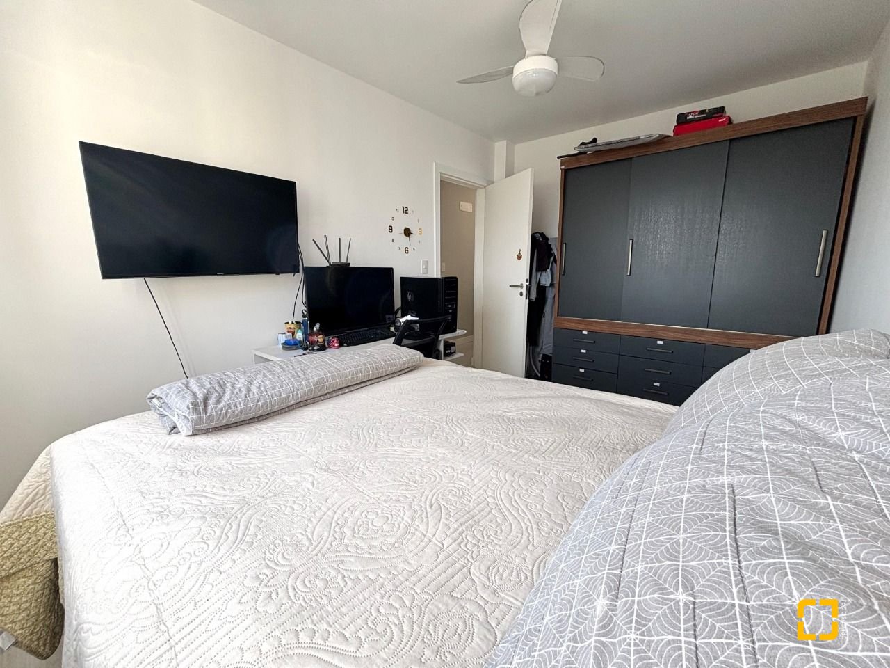 Apartamento com 202m², 7 quartos (sendo 3 suítes), 2 garagens, no bairro Centro em Florianópolis