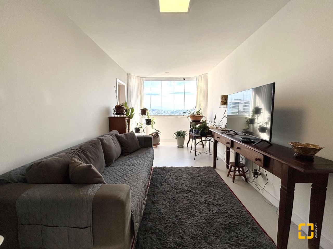 Apartamento com 202m², 7 quartos (sendo 3 suítes), 2 garagens, no bairro Centro em Florianópolis