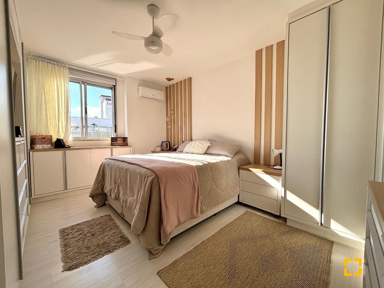 Apartamento com 202m², 7 quartos (sendo 3 suítes), 2 garagens, no bairro Centro em Florianópolis