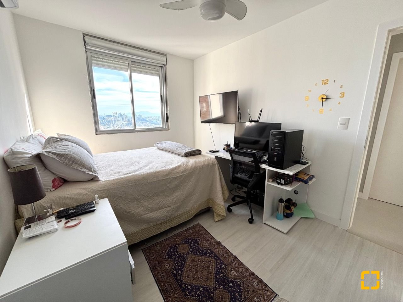 Apartamento com 202m², 7 quartos (sendo 3 suítes), 2 garagens, no bairro Centro em Florianópolis