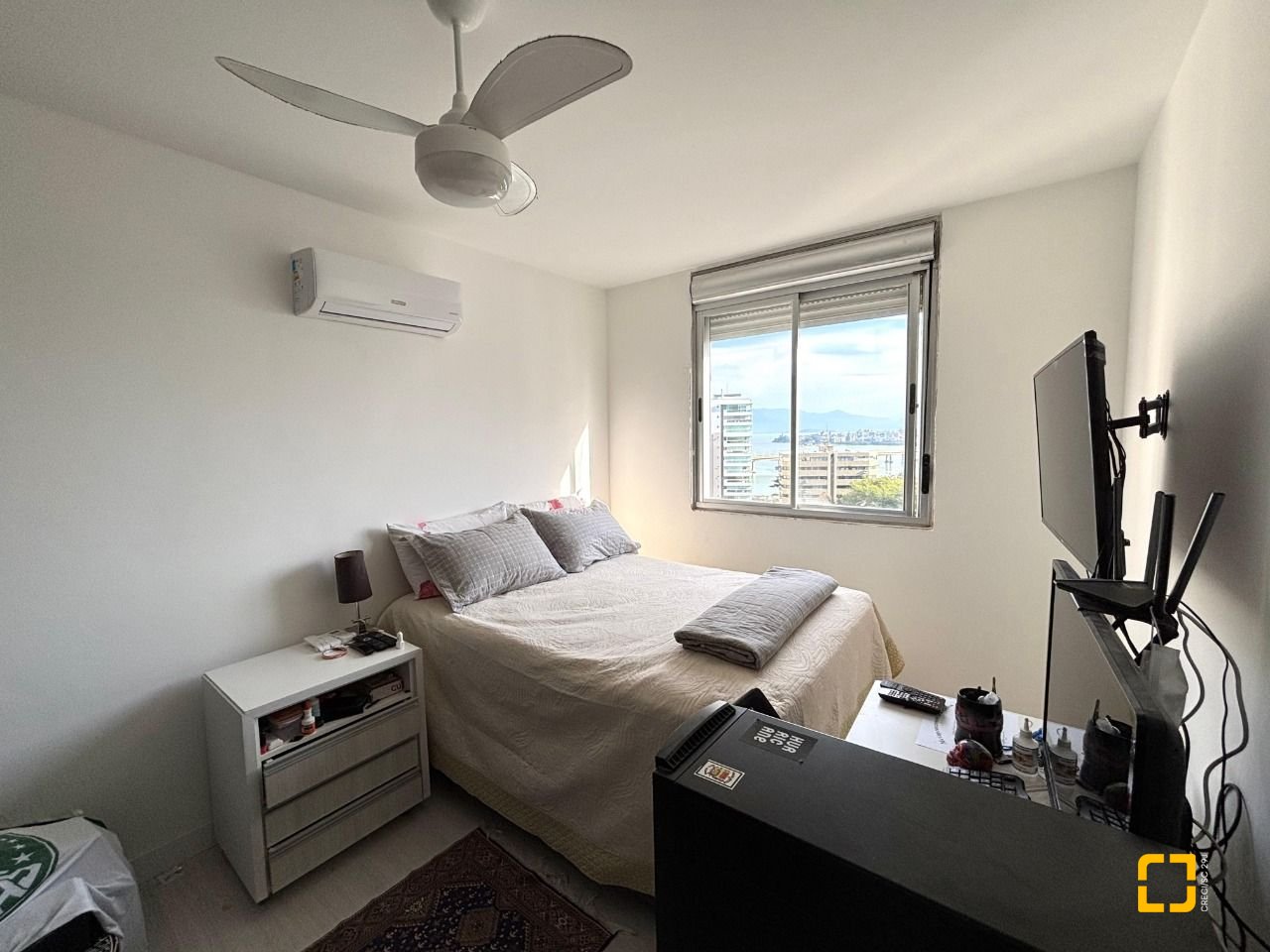 Apartamento com 202m², 7 quartos (sendo 3 suítes), 2 garagens, no bairro Centro em Florianópolis