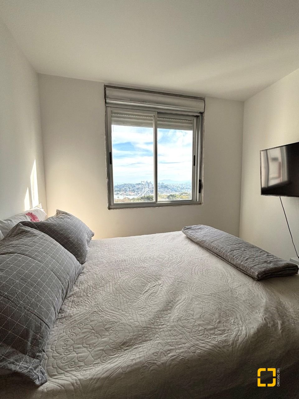 Apartamento com 202m², 7 quartos (sendo 3 suítes), 2 garagens, no bairro Centro em Florianópolis
