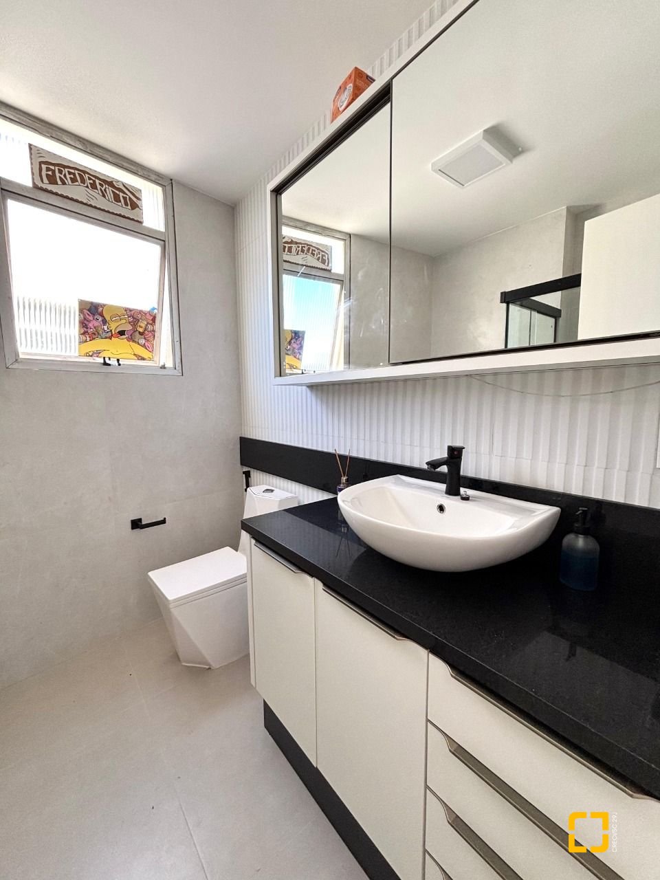 Apartamento com 202m², 7 quartos (sendo 3 suítes), 2 garagens, no bairro Centro em Florianópolis