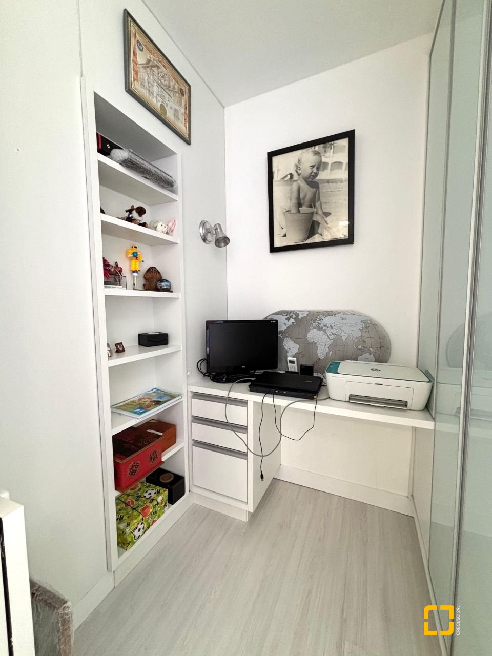 Apartamento com 202m², 7 quartos (sendo 3 suítes), 2 garagens, no bairro Centro em Florianópolis