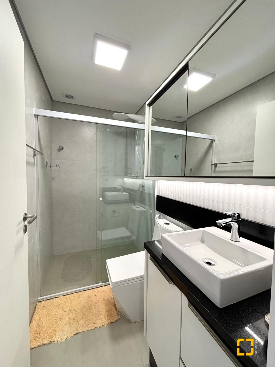 Apartamento com 202m², 7 quartos (sendo 3 suítes), 2 garagens, no bairro Centro em Florianópolis