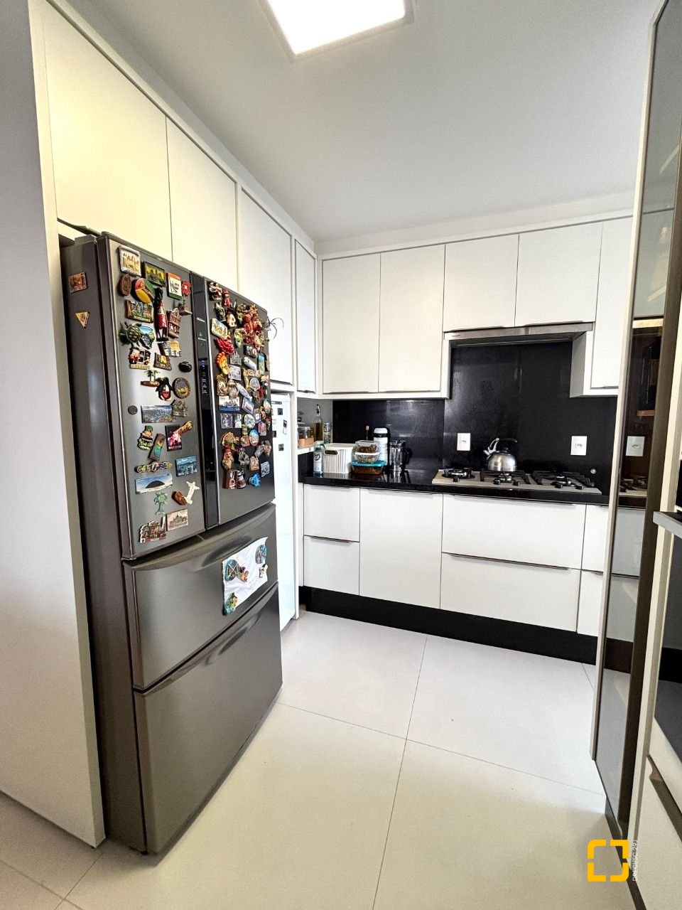 Apartamento com 202m², 7 quartos (sendo 3 suítes), 2 garagens, no bairro Centro em Florianópolis