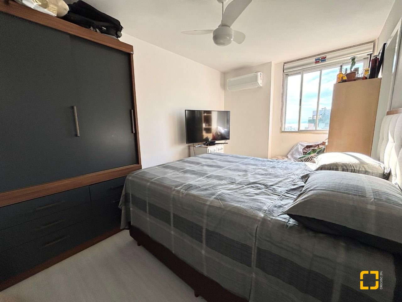 Apartamento com 202m², 7 quartos (sendo 3 suítes), 2 garagens, no bairro Centro em Florianópolis