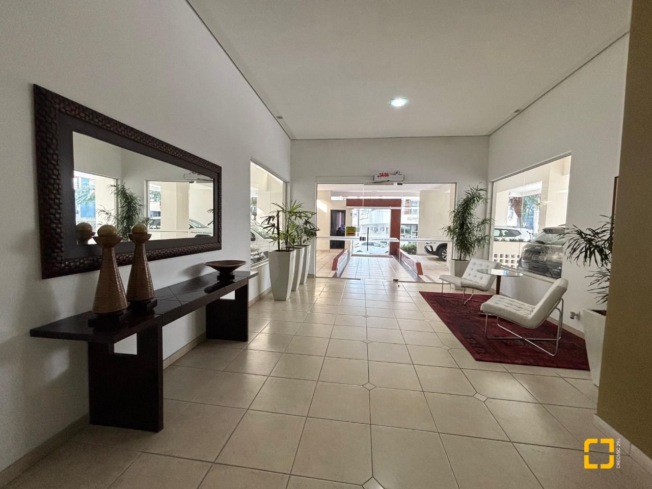 Apartamento com 202m², 7 quartos (sendo 3 suítes), 2 garagens, no bairro Centro em Florianópolis