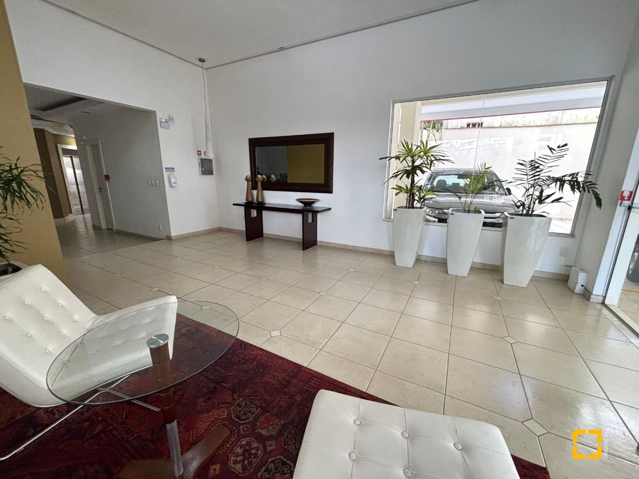 Apartamento com 202m², 7 quartos (sendo 3 suítes), 2 garagens, no bairro Centro em Florianópolis