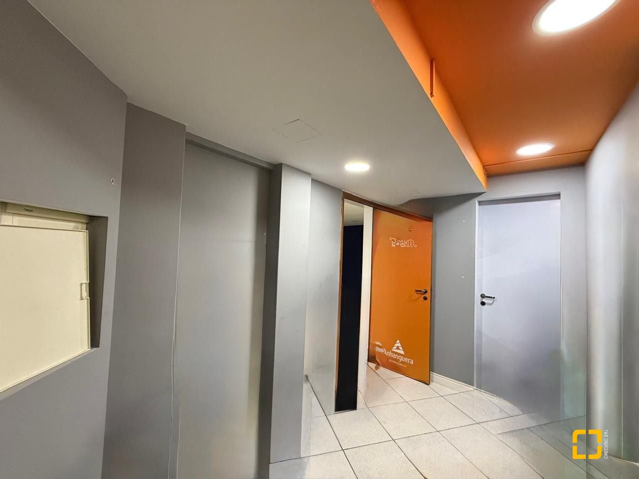 Sala com 531m², 5 garagens, no bairro Centro em Florianópolis