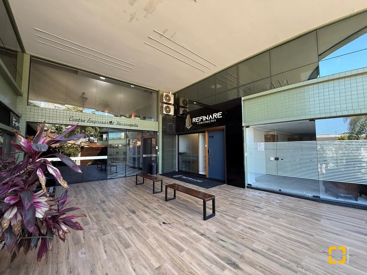 Sala com 531m², 5 garagens, no bairro Centro em Florianópolis