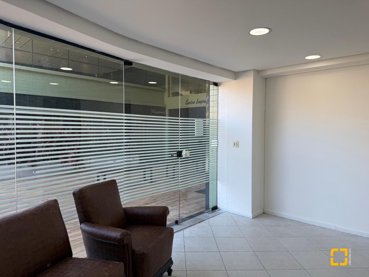 Sala com 531m², 5 garagens, no bairro Centro em Florianópolis