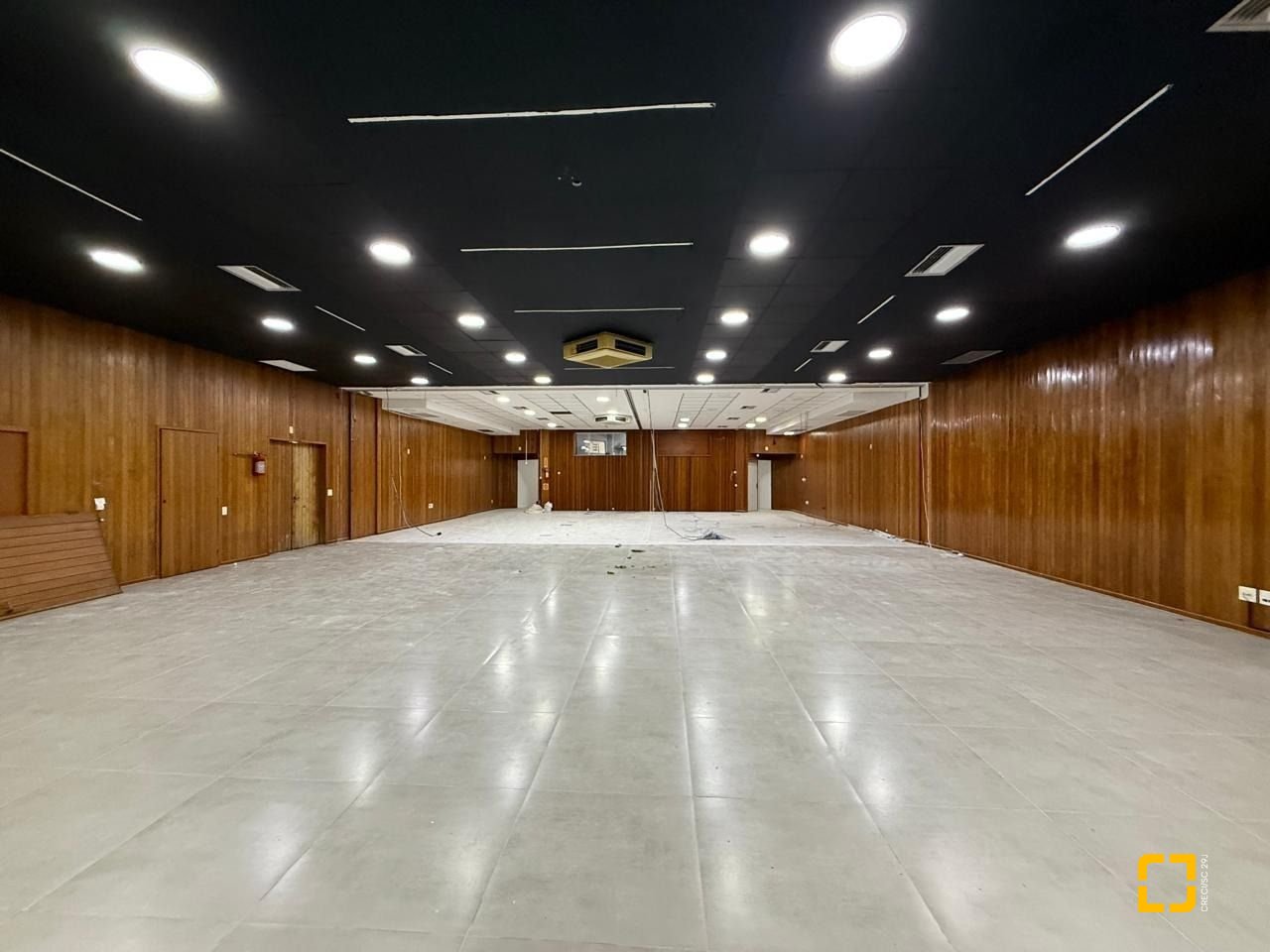 Sala com 531m², 5 garagens, no bairro Centro em Florianópolis