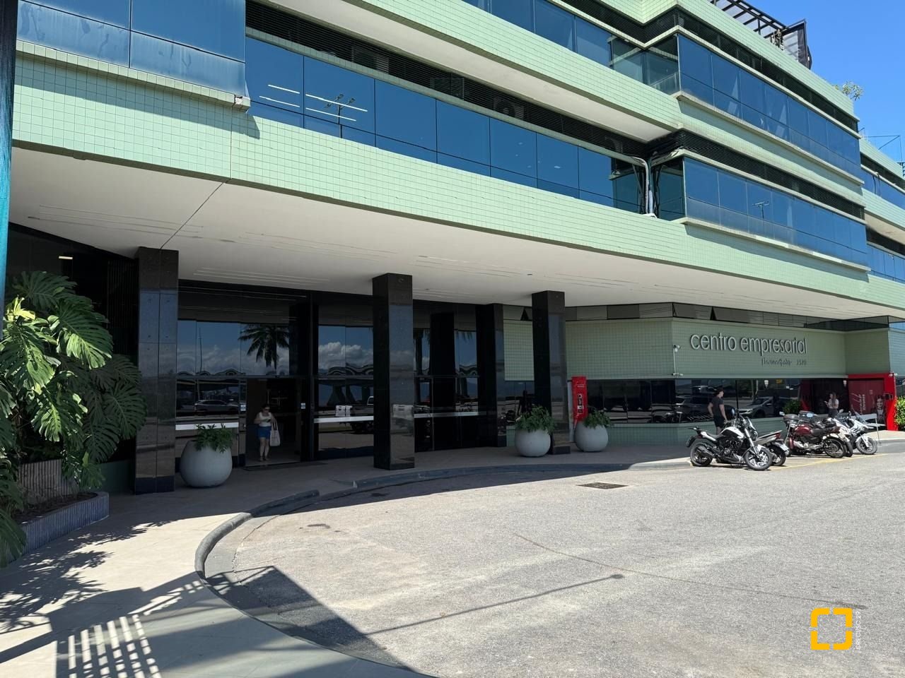 Sala com 531m², 5 garagens, no bairro Centro em Florianópolis