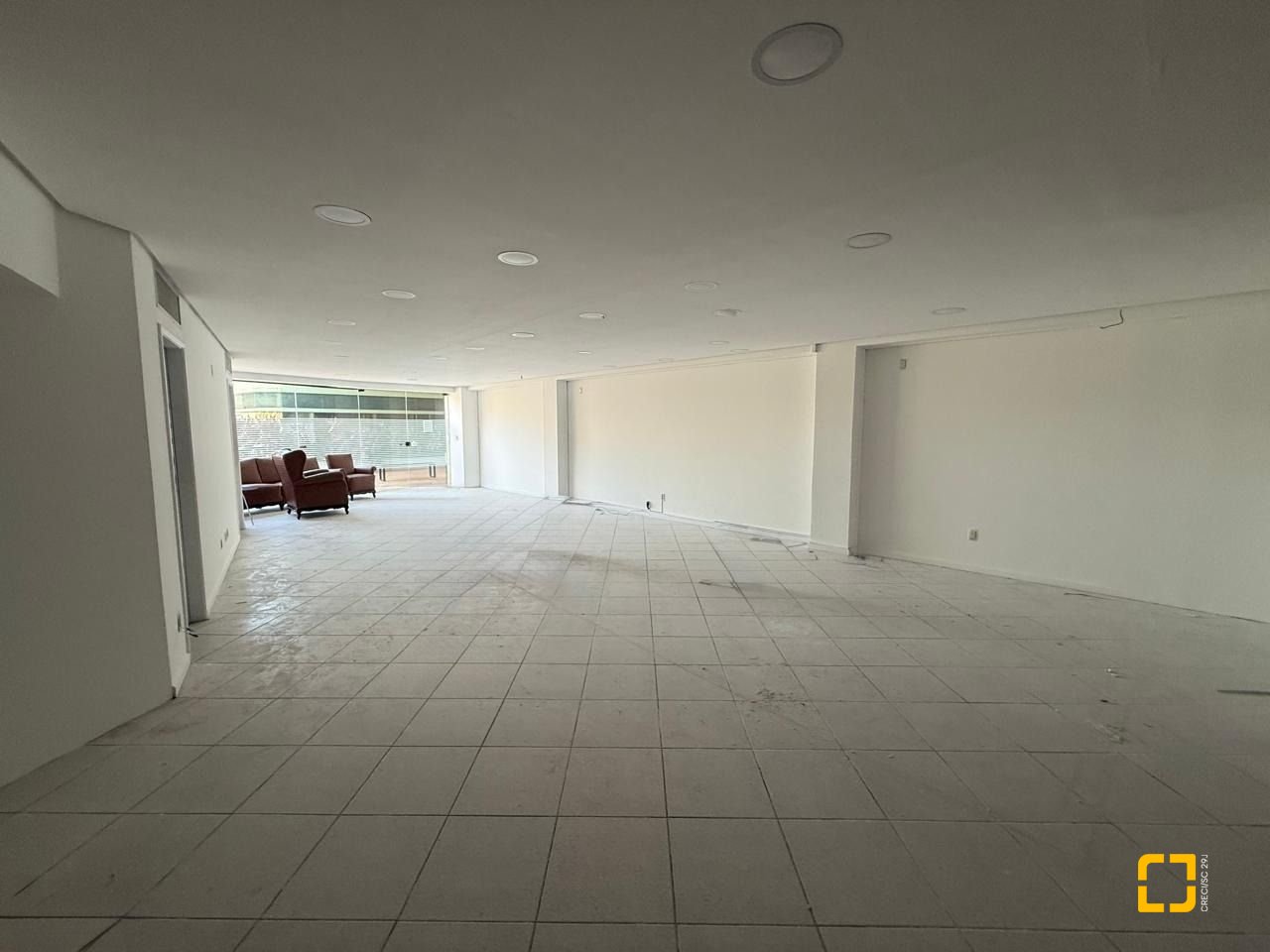 Sala com 531m², 5 garagens, no bairro Centro em Florianópolis