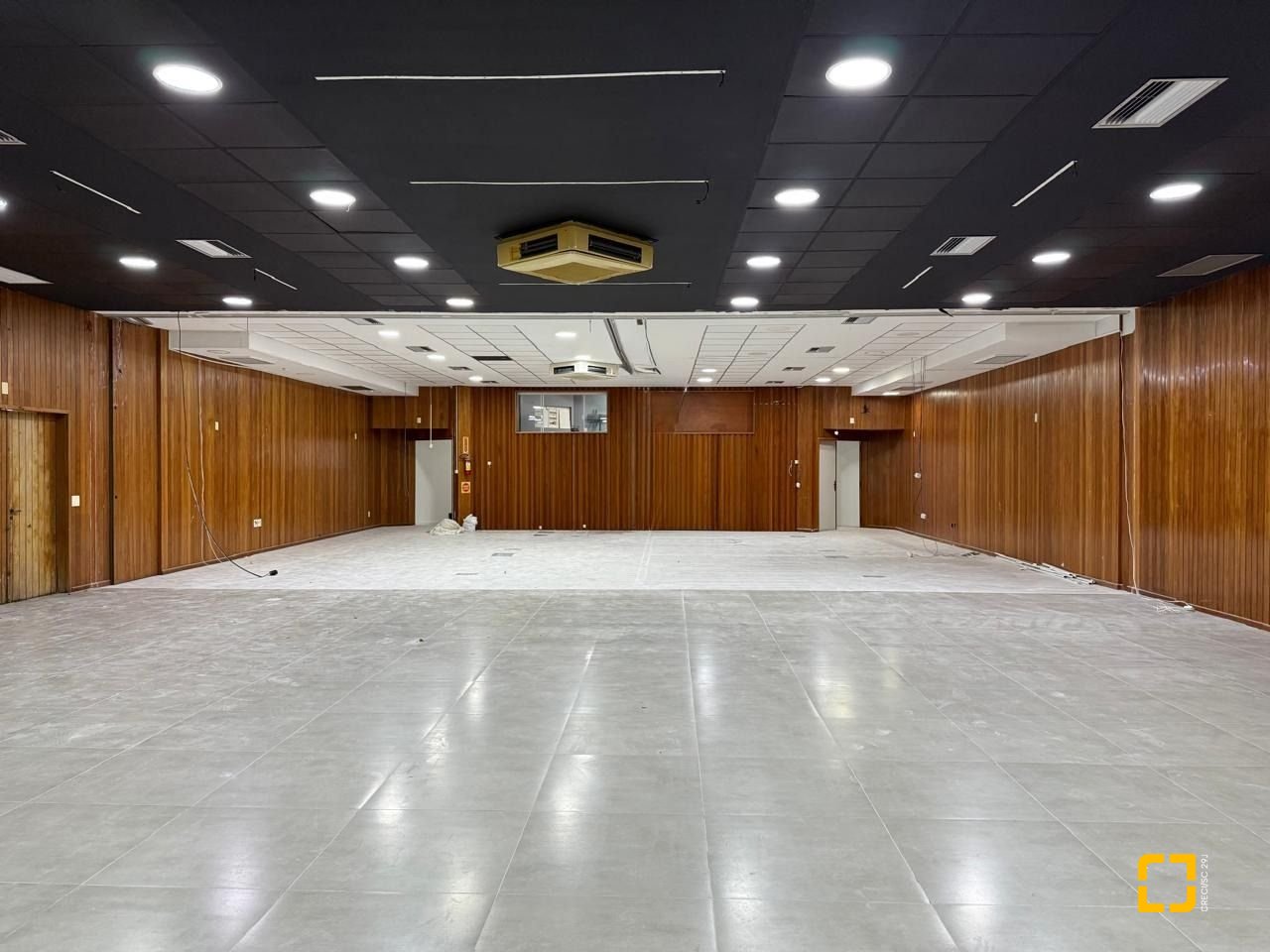 Sala com 531m², 5 garagens, no bairro Centro em Florianópolis