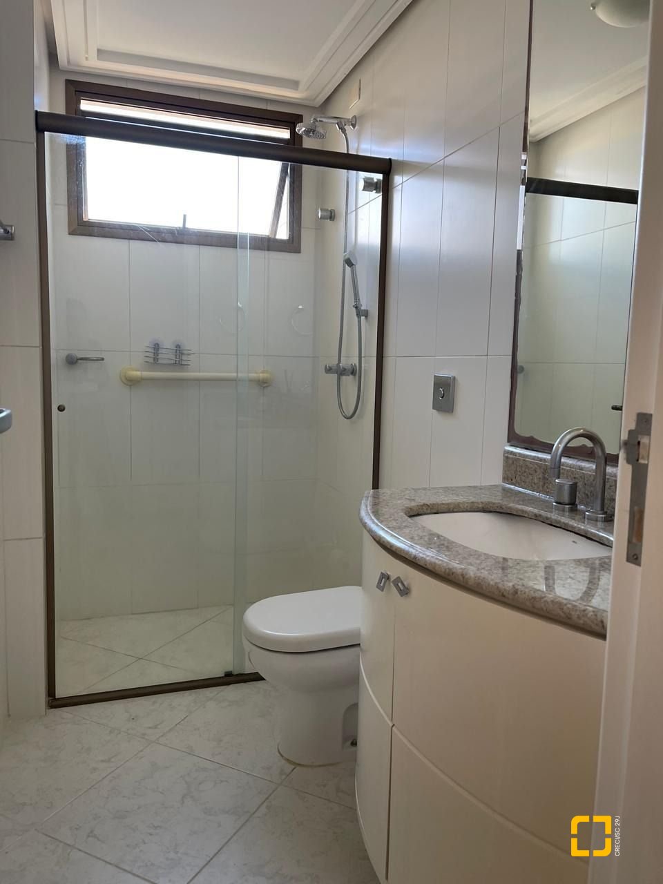 Apartamento com 107m², 4 quartos (sendo 1 suíte), 1 garagem, no bairro Centro em Florianópolis