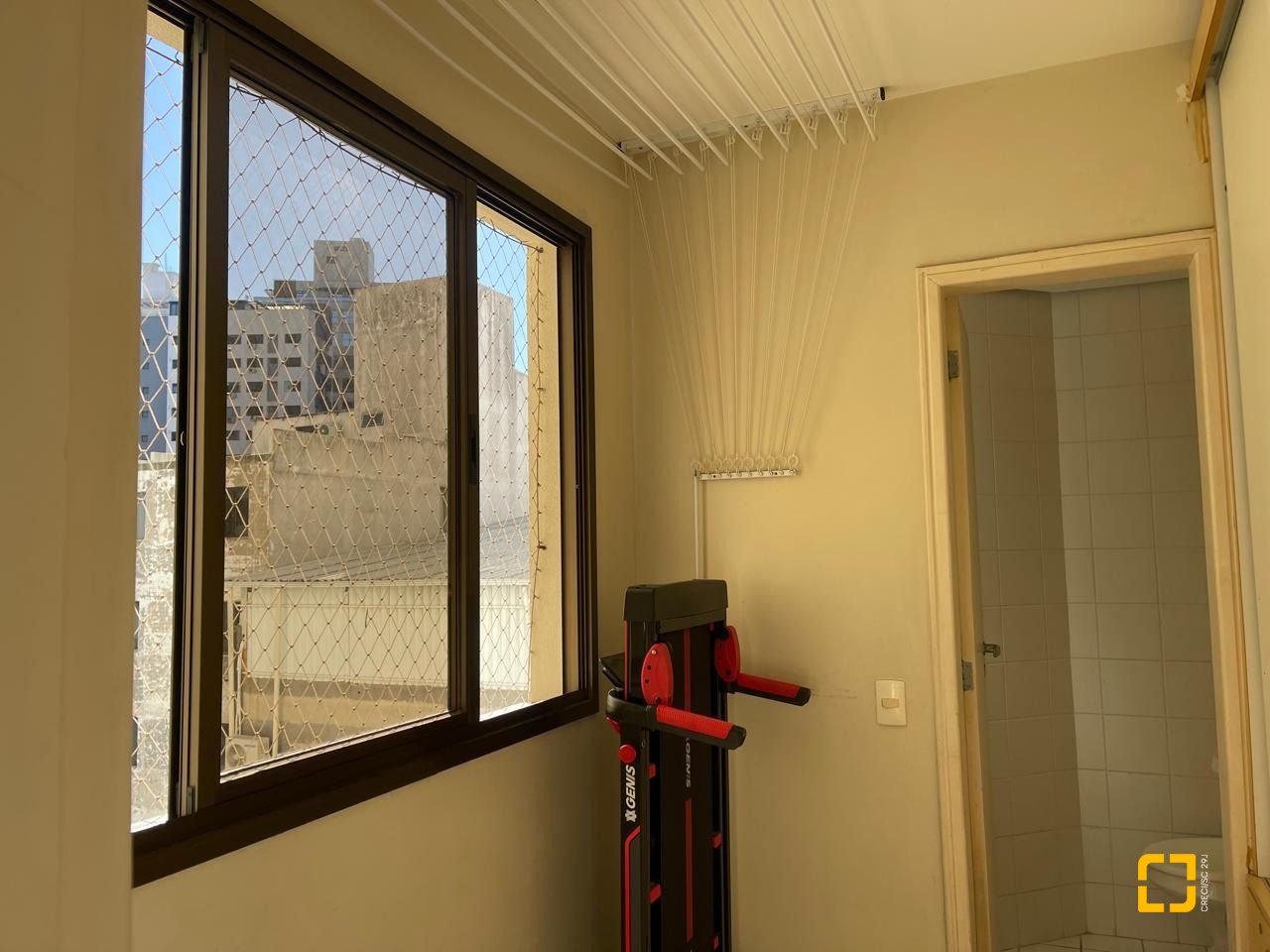 Apartamento com 107m², 4 quartos (sendo 1 suíte), 1 garagem, no bairro Centro em Florianópolis