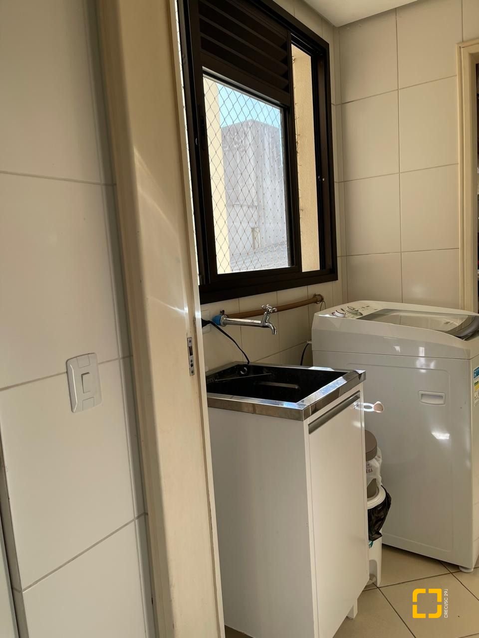 Apartamento com 107m², 4 quartos (sendo 1 suíte), 1 garagem, no bairro Centro em Florianópolis
