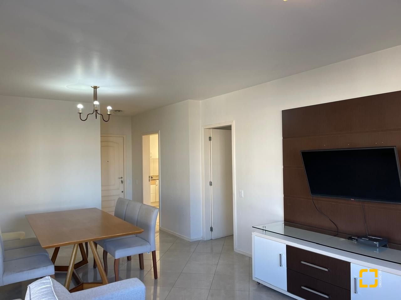 Apartamento com 107m², 4 quartos (sendo 1 suíte), 1 garagem, no bairro Centro em Florianópolis