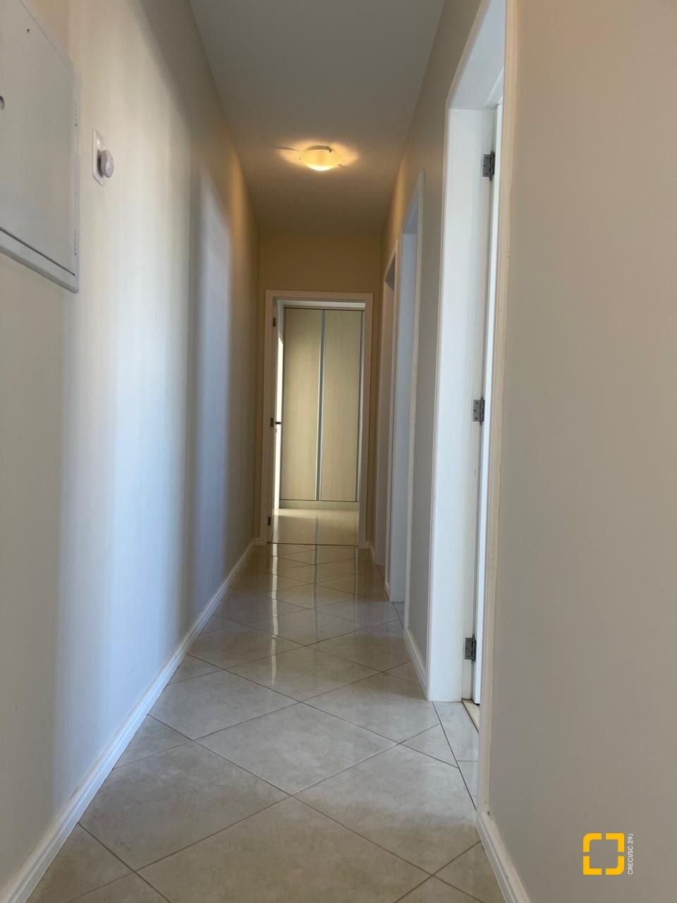 Apartamento com 107m², 4 quartos (sendo 1 suíte), 1 garagem, no bairro Centro em Florianópolis