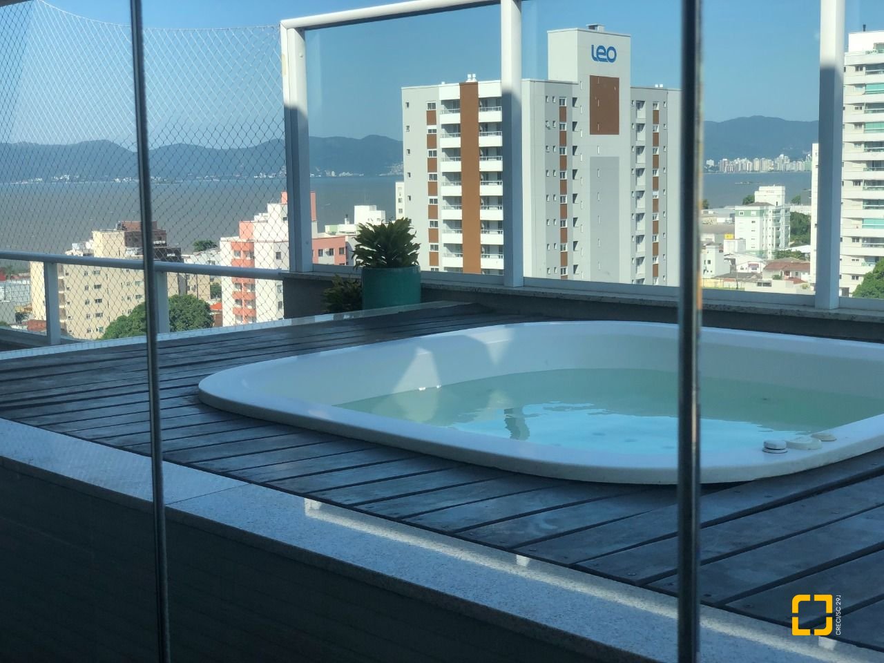 Cobertura com 213m², 3 quartos (sendo 3 suítes), 2 garagens, no bairro Barreiros em São José